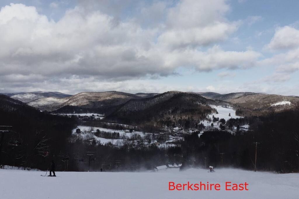 2 Bed Berkshire Getaway @ Stephentown Hotel エクステリア 写真